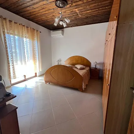 Armando's Wooden Roof Villa